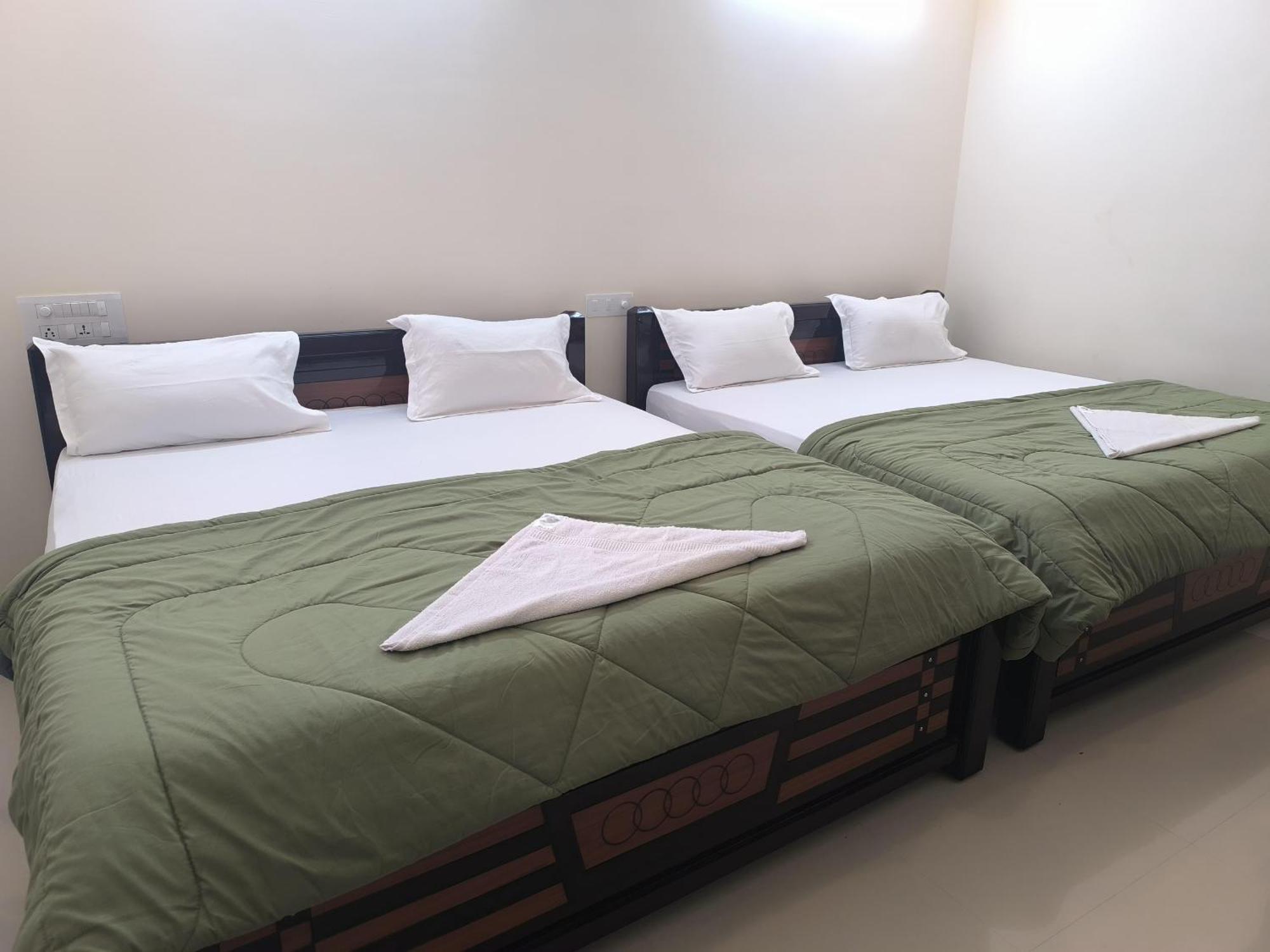 Hotel Vishnu Grand ตีรูปาติ ภายนอก รูปภาพ